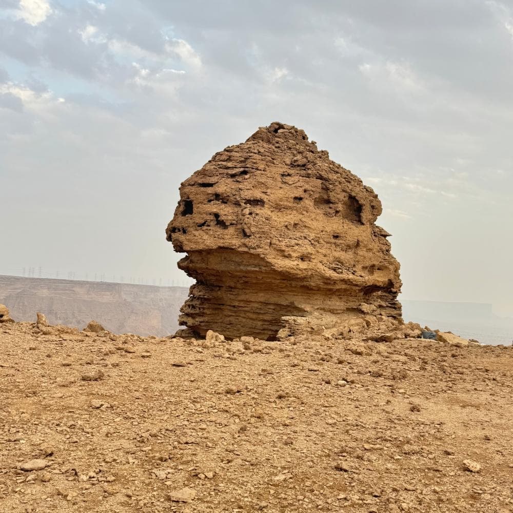 अल-मंजुर ट्रेल में पैदल यात्रा
