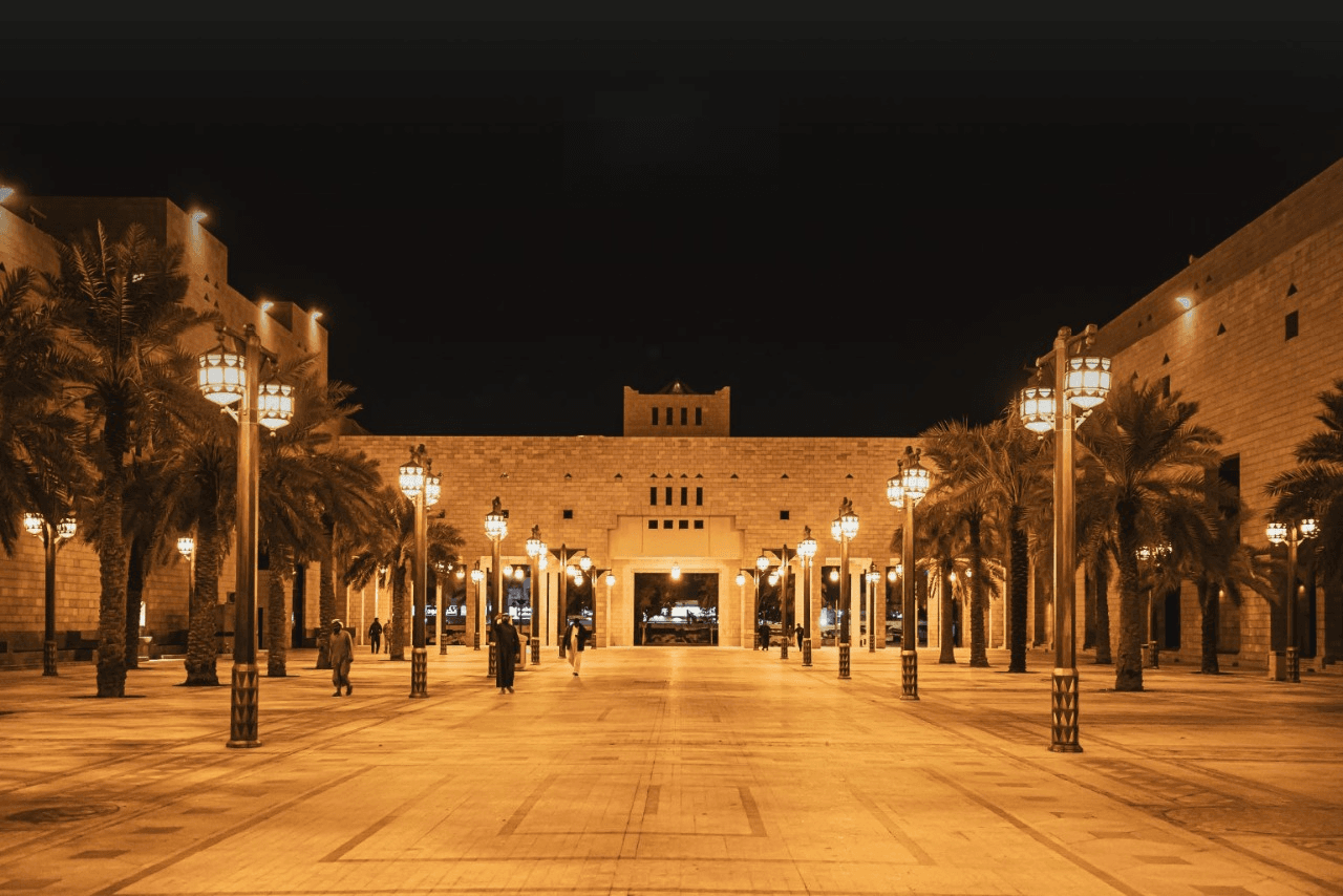 يوم في جدة و 4 أيام في الرياض (الباقة والسعر لشخصين)