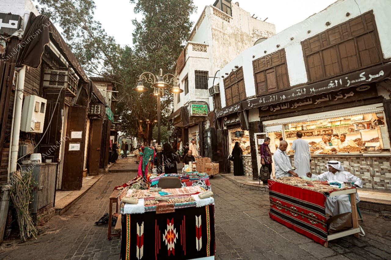 يوم في جدة و 4 أيام في الرياض (الباقة والسعر لشخصين)