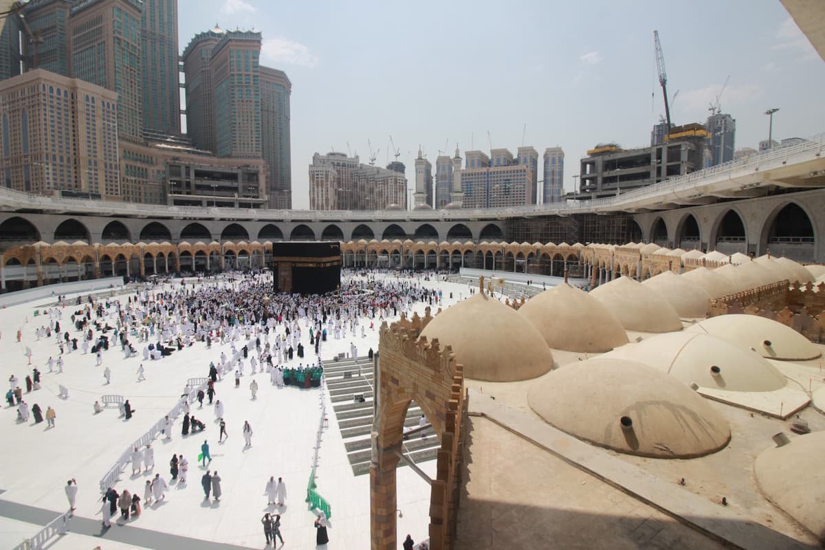 باقه  3 ليالي في جدة مع النقل و زيارة لمكة فردين