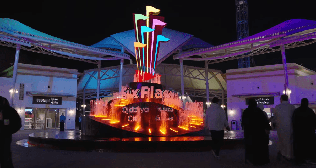Two nights' accommodation in a 5-star hotel and Six Flags tickets for five people