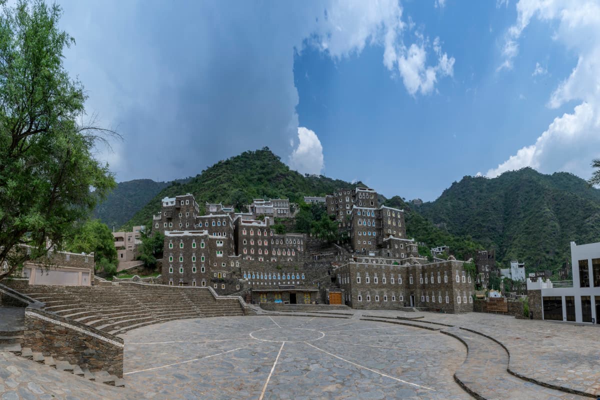 Summer in Asir!! 4-night package with sightseeing tours and transportation services