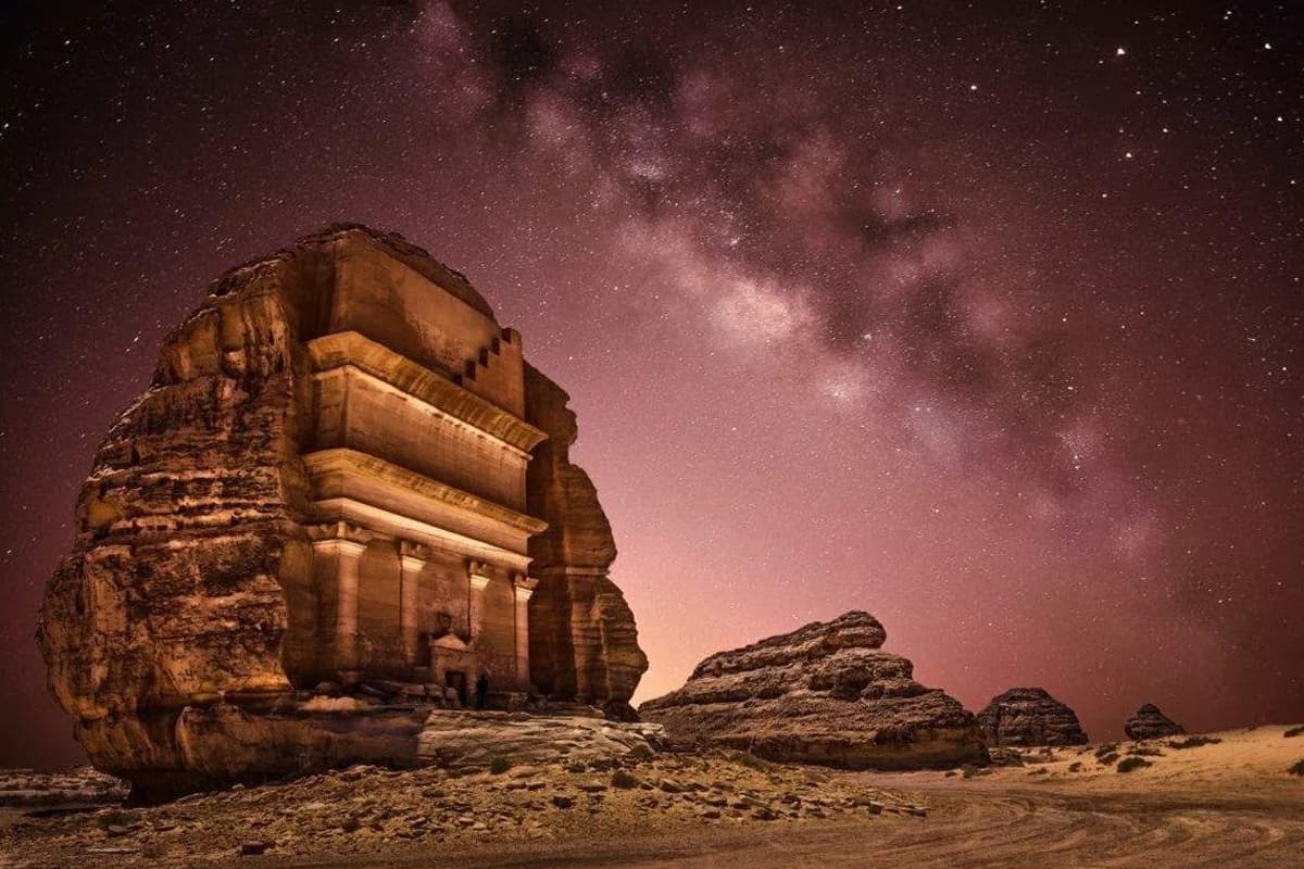 باقة  ليالي العلا الفاخرة – إقامة ليلتين وتجربة  قاعة المرايا