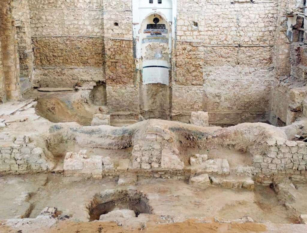 زبیدہ کی آنکھ کی پشت