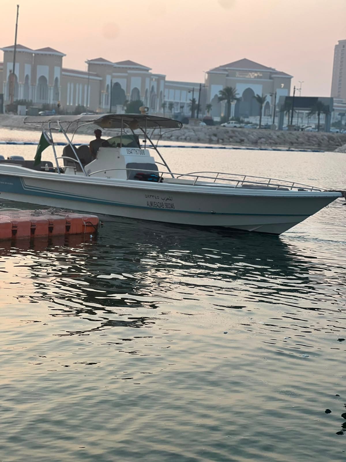 الخبر: جولة بحرية بالقارب العائلي