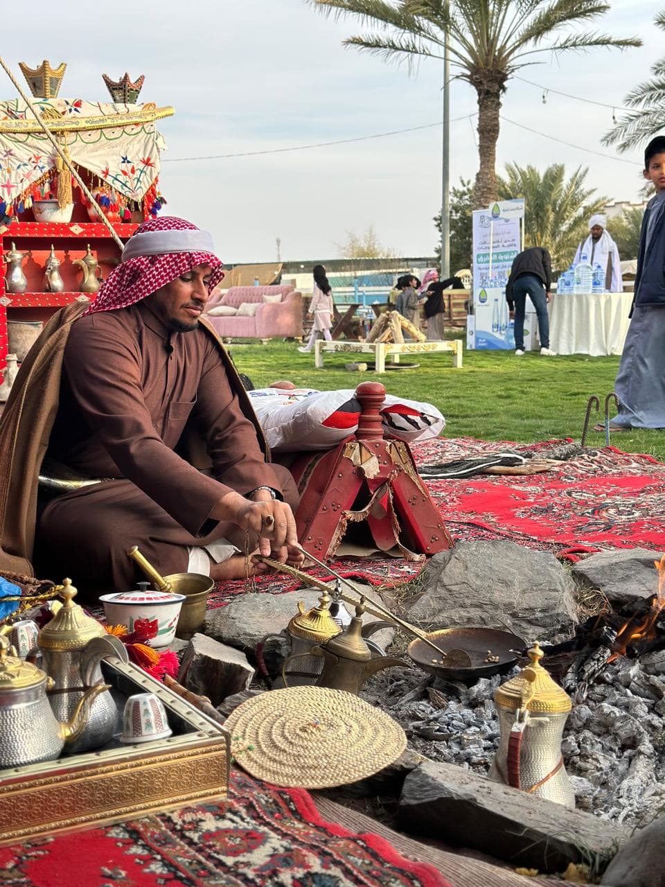 کافی کی پھلیاں بھوننا اور سعودی کافی تیار کرنا