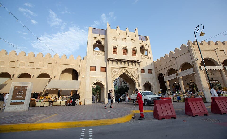 تنقل بسيارة خاصة مع مرشد سياحي