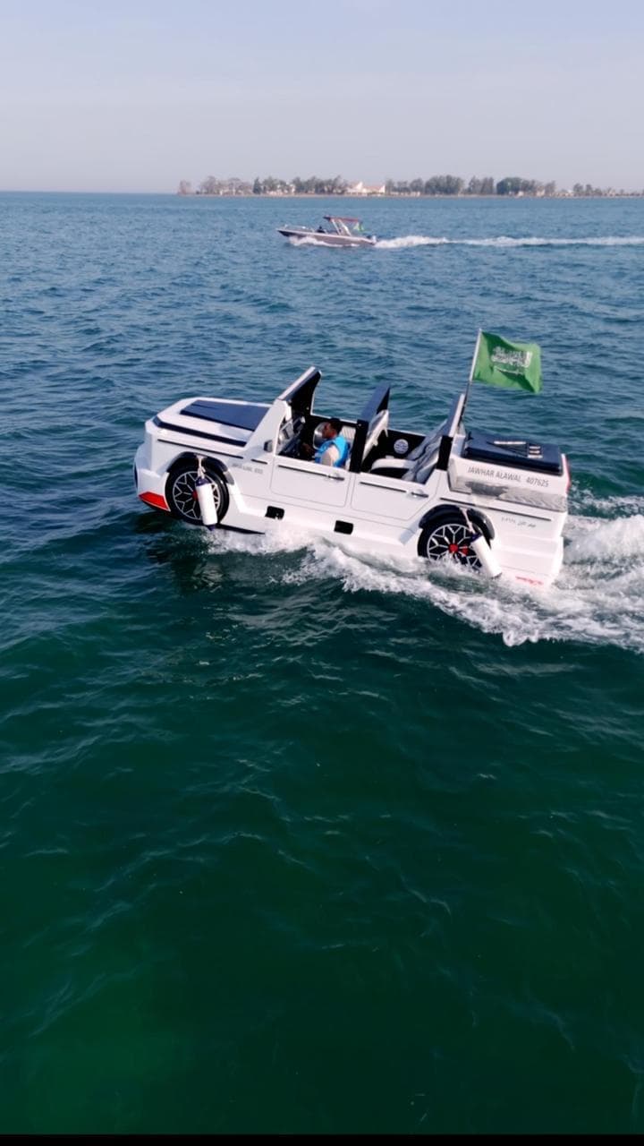 الخبر: جولة بحرية بالمرسيدس